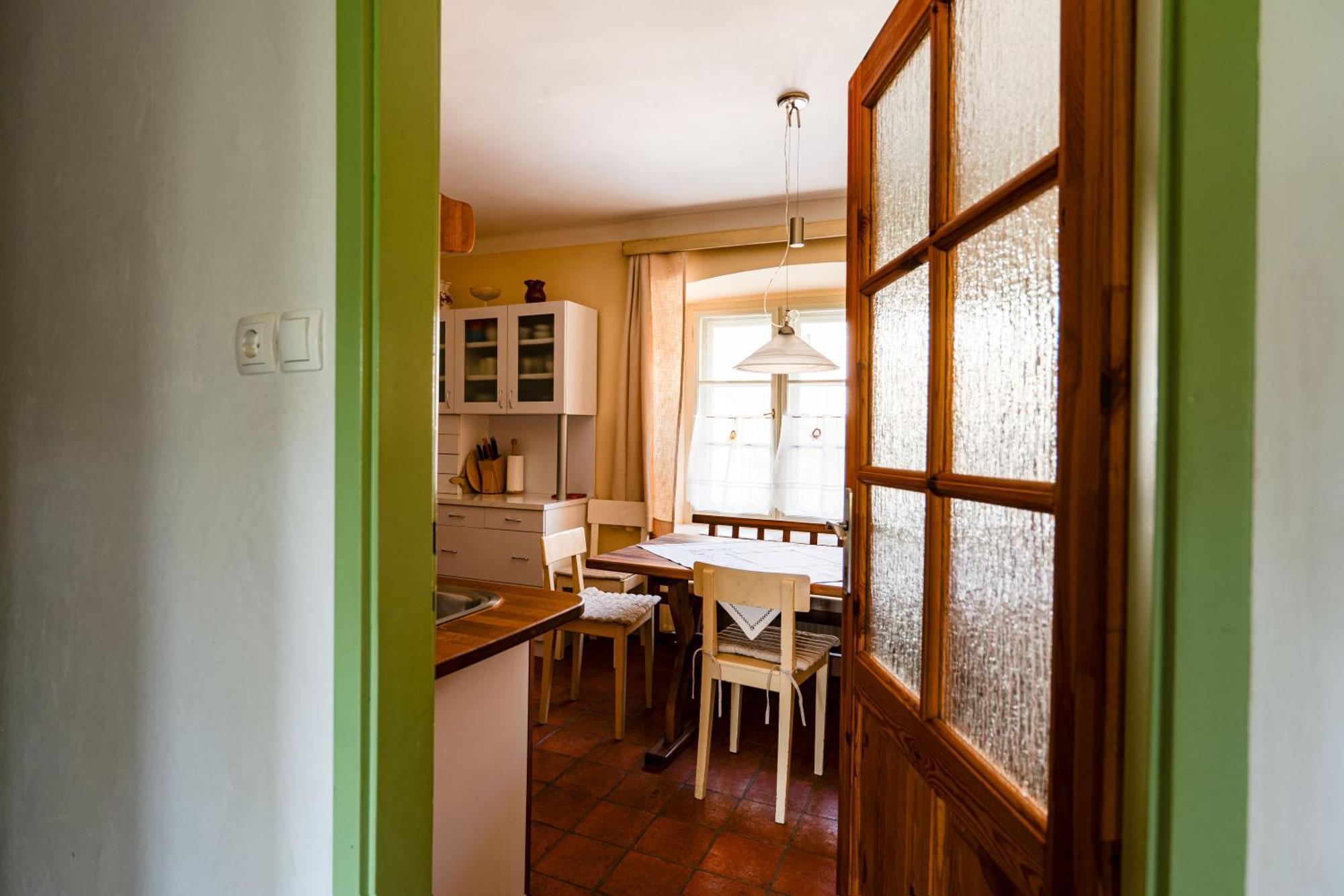 House, Garden And A Green Cat Bled Bagian luar foto
